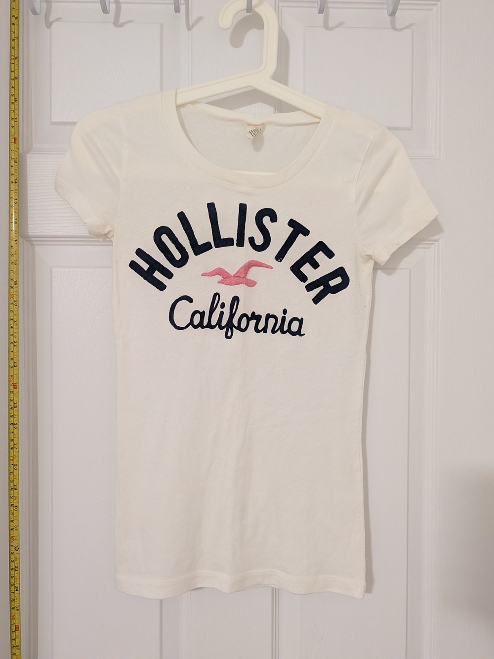Hollister California Women's Cream Logo Tee